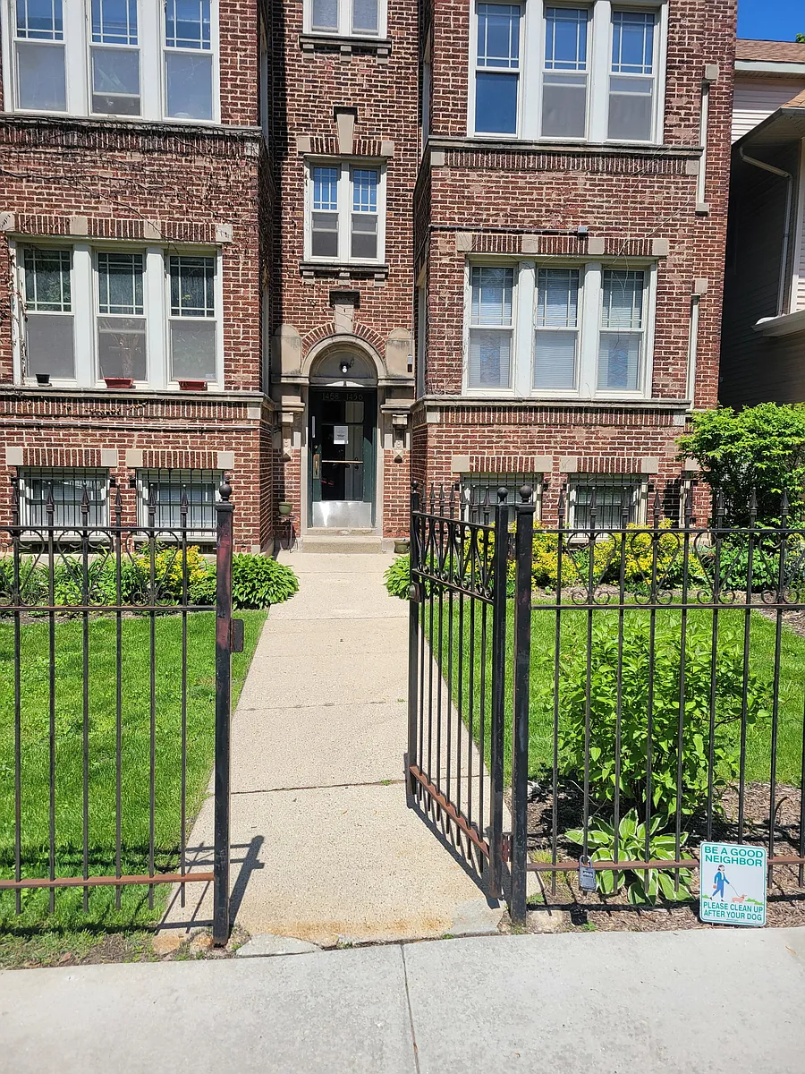 Building Photo - 7505 N Greenview Ave #9-1