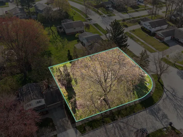 24124 S Duncan Cir, Farmington, MI 48336