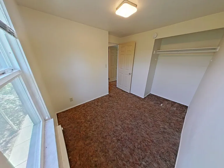 1866-1870 Onyx St — Photo 17