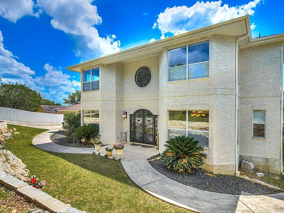 3rd image of 220 Rachel Dr