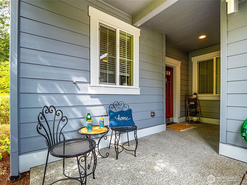 4th image of 4678 Strathmore Circle SW