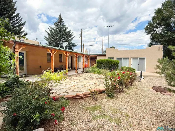 139 River Rd, Las Vegas, NM 87701