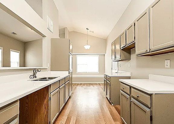 5th image of 5874 Mistyview Dr