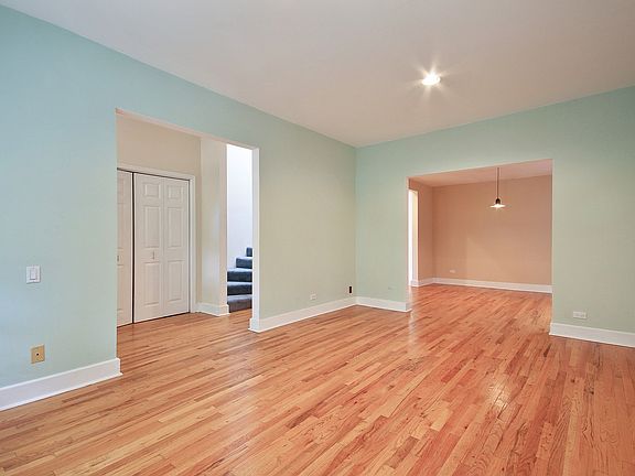 2nd image of 1427 W Wrightwood Ave