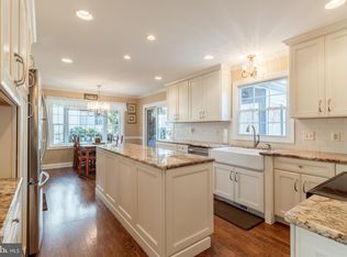 208 Fairhill Dr, Wilmington, DE 19808