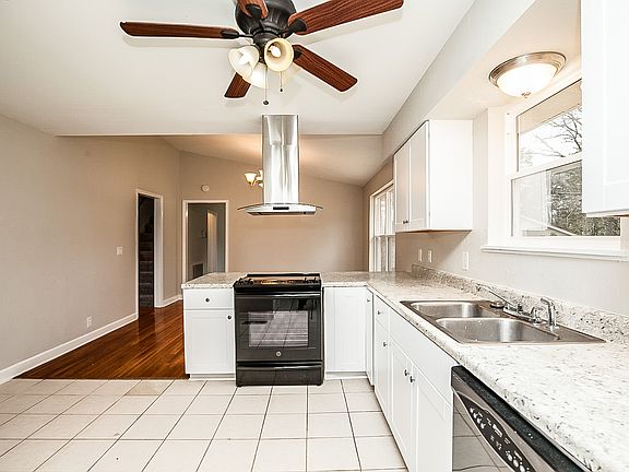 4th image of 923 Timberside Dr