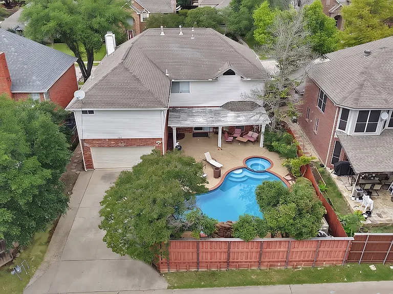 2116 Houlton Ln — Photo 10