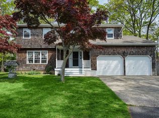 41 Elm Rd, Rocky Point, NY 11778