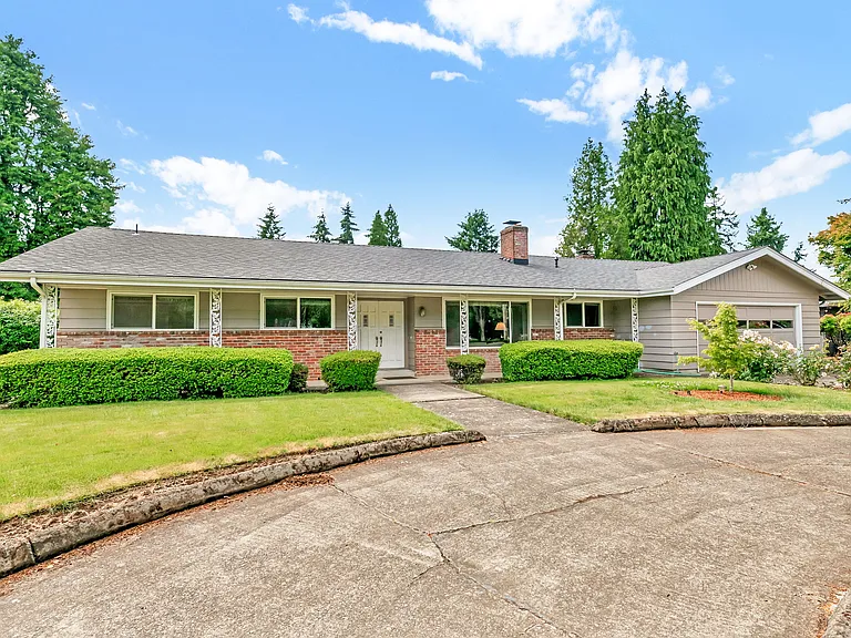 1922 Springhill Dr NW — Photo 1
