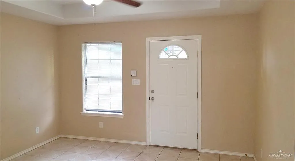 2 bed, 2.0 bath, 1092 sqft, $950 — Photo 2