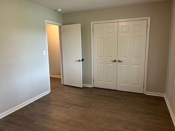 3rd image of 105 Plaza Oaks Rd #13