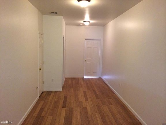 40 Bowers Livingroom