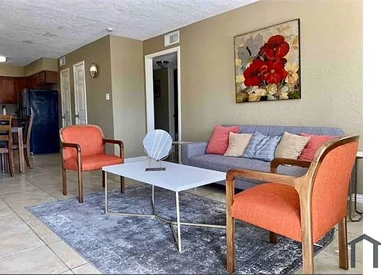 2 bed, 1000 sqft, $1,200 — Photo 2