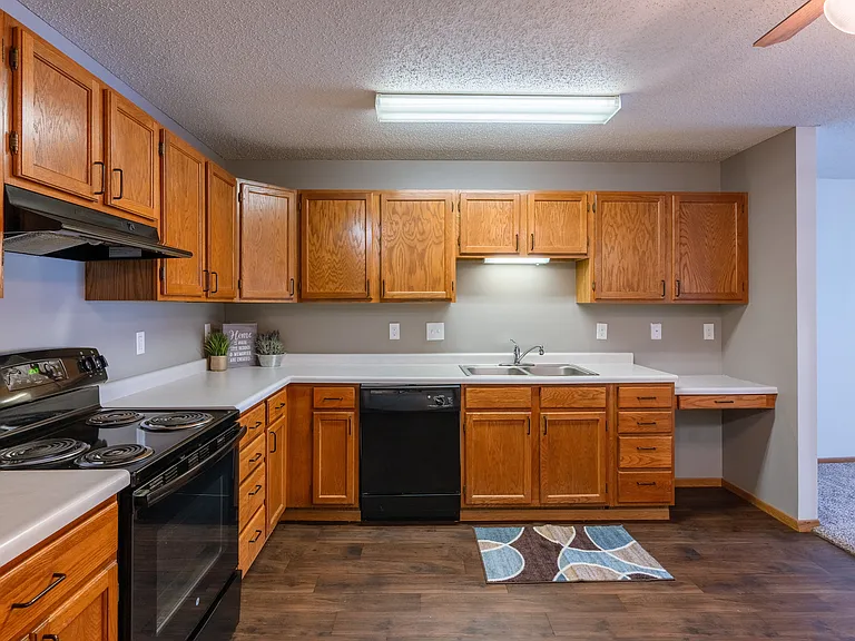 Fargo, ND Willow Park Apartments | Kitchen
