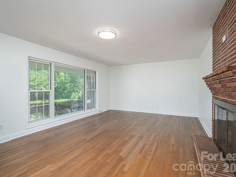 2020 Helen Dr — Photo 5