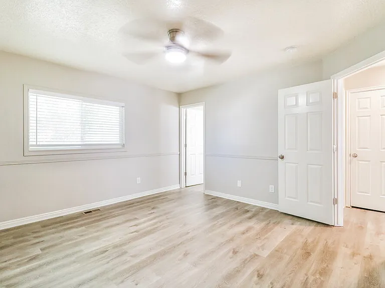 543 S 1330 W — Photo 10