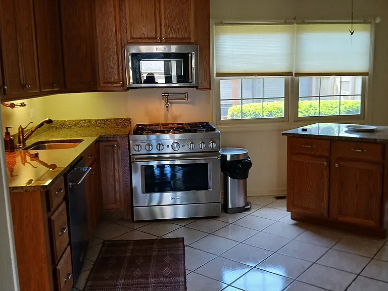 920 W Washington Ave — Photo 4