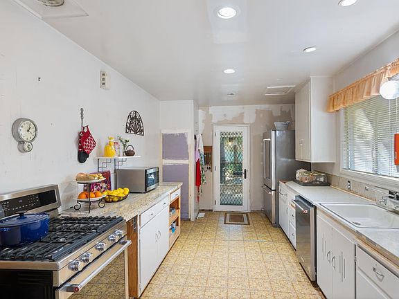 3rd image of 2089 W Park Avenue