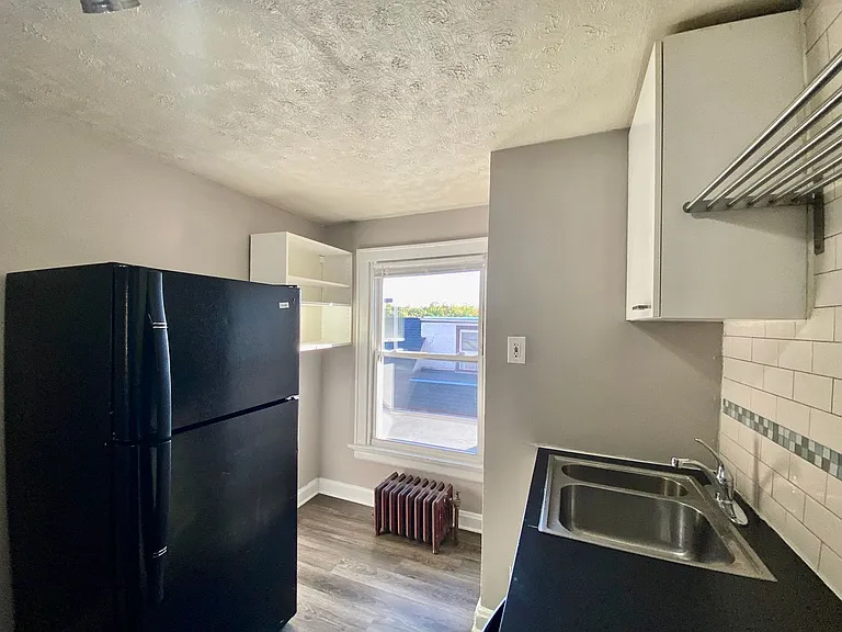 1025 Dana Ave Apts — Photo 11