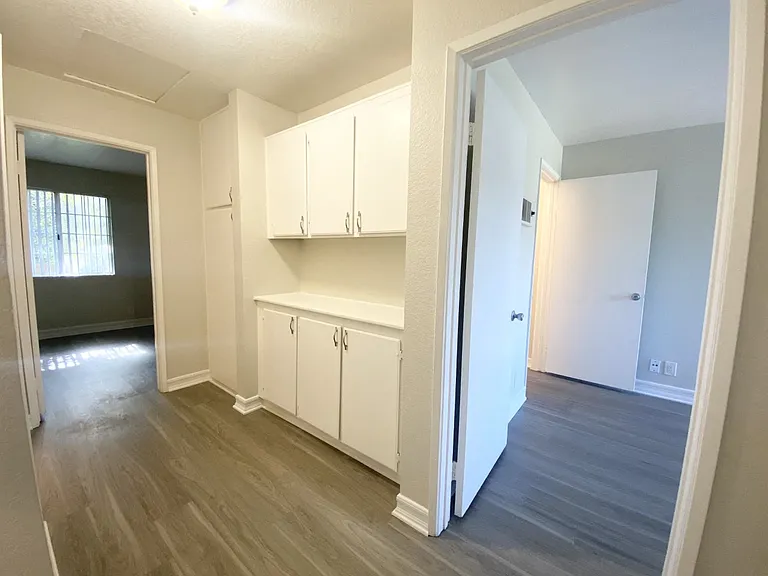 Chateau Spring Gardens Apartments — Photo 11