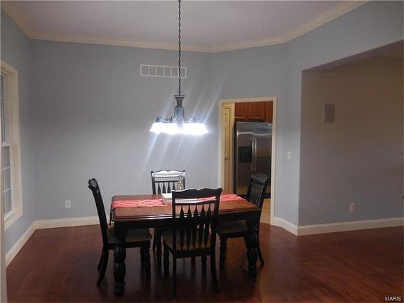 5th image of 707 Douglas St