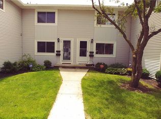 569 Eastbrooke Ln, Rochester, NY 14618