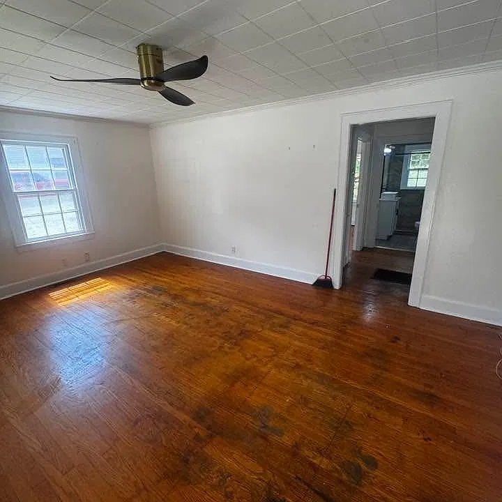 107 Greenlawn Dr