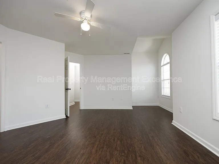 521 Renshaw Ct — Photo 16