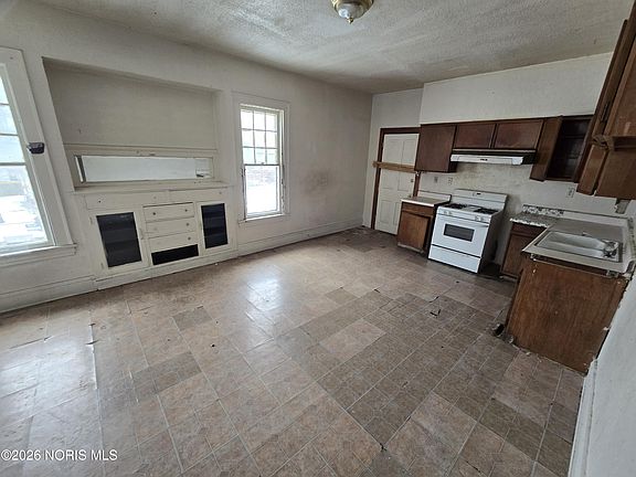 5th image of 3242 Cambridge St