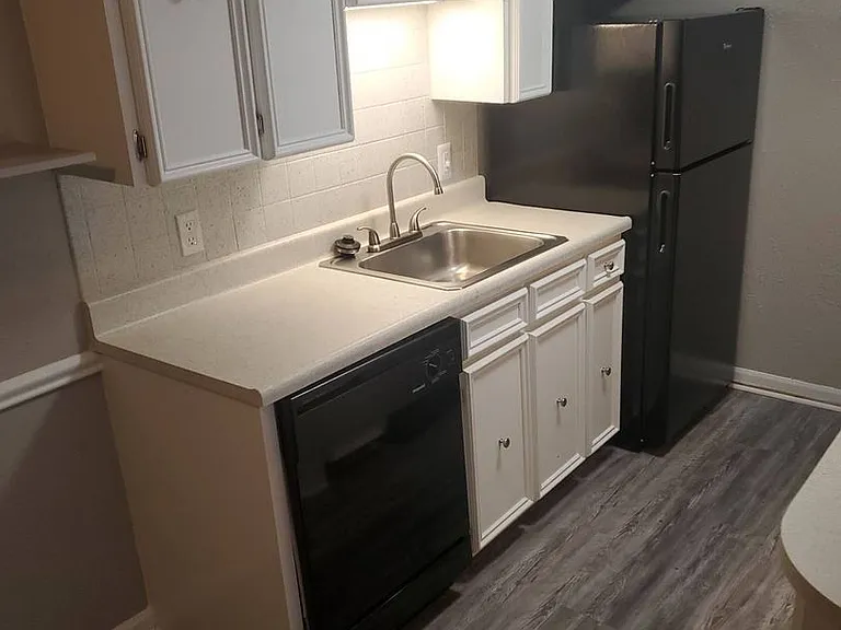 Stratford East Apartments — Photo 17