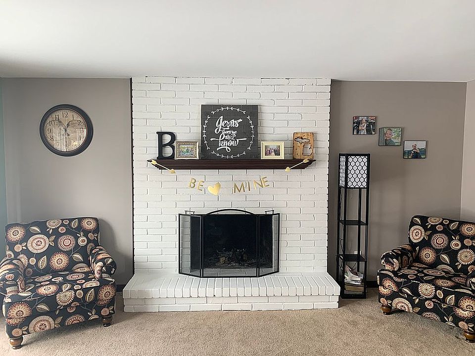 2nd image of 20692 Foxboro St