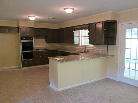3rd image of 821 Estates Dr