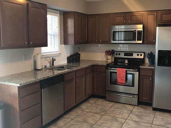 5th image of 330 Elaine Way