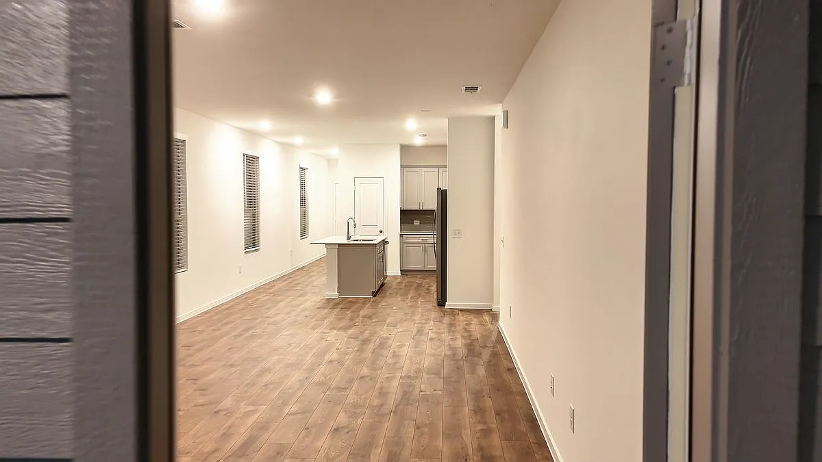 3 bed, 2.0 bath, 1580 sqft, $2,200 — Photo 3