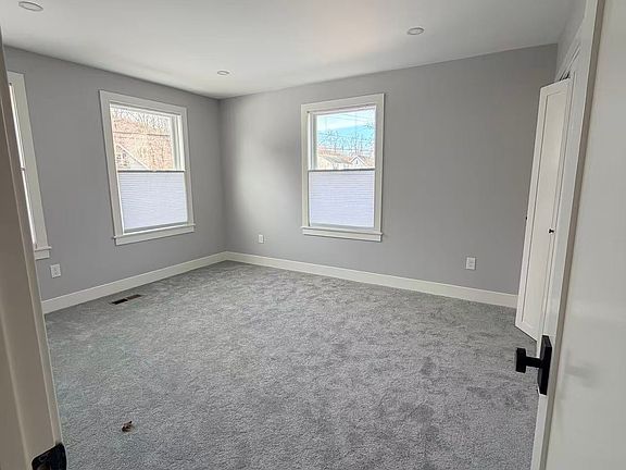 4th image of 94 Perry St