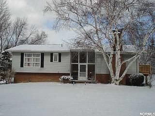 1st image of 40 Greenbriar Dr