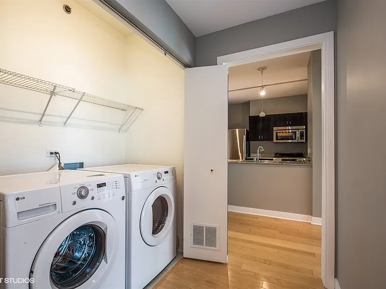 8 E Randolph St #1707 — Photo 9