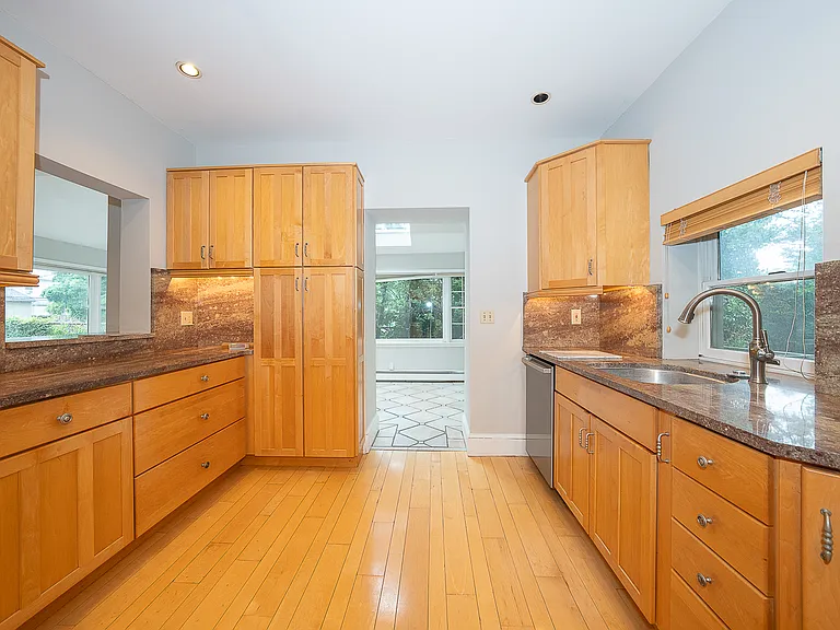 212 Elm Ter #1 — Photo 32