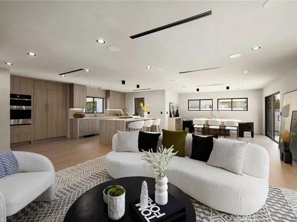 23443 Berdon St, Woodland Hills, CA 91367