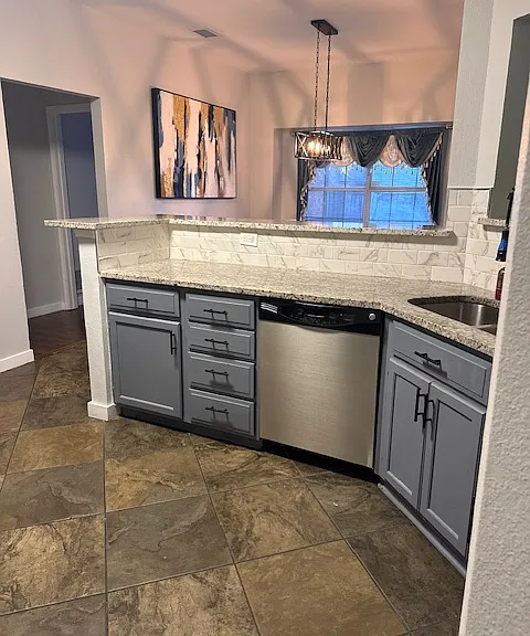 813 McComb Ln — Photo 2