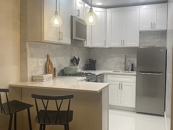 4th image of 54 W 89th St APT 1R