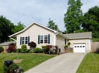 14 Mosers Pl, Candler, NC 28715