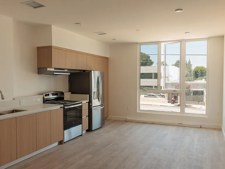 Woodlake Apartments — Photo 75