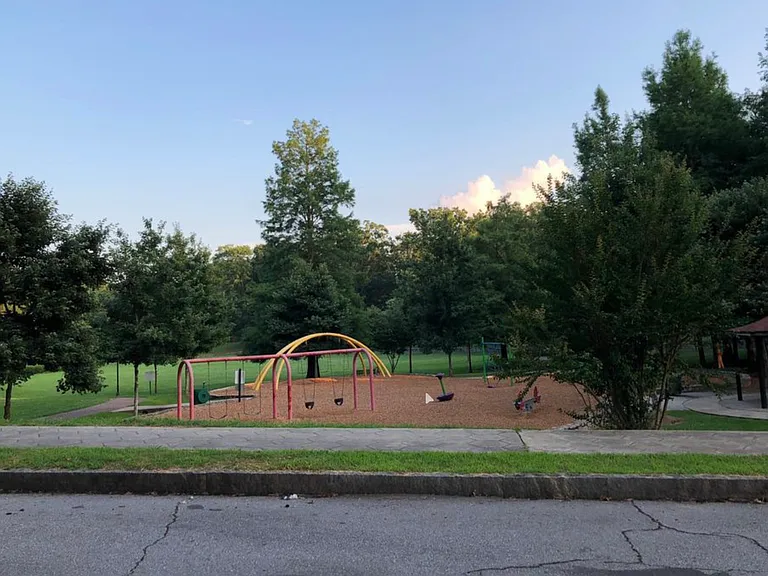 702 Catherine St SW — Photo 16