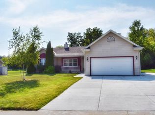 139 Baron Rd, Mukwonago, WI 53149