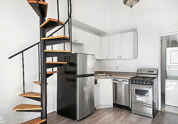 3rd image of 125 W 78th St #3F