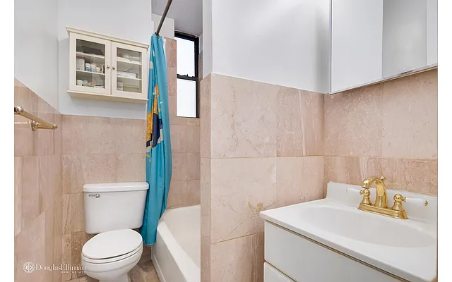 Rented by Douglas Elliman | media 19