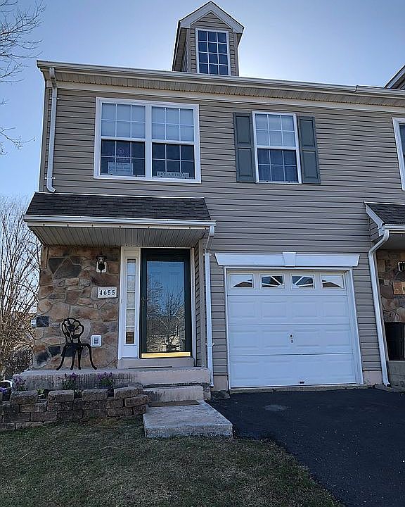 4655 Louise St Claire Dr