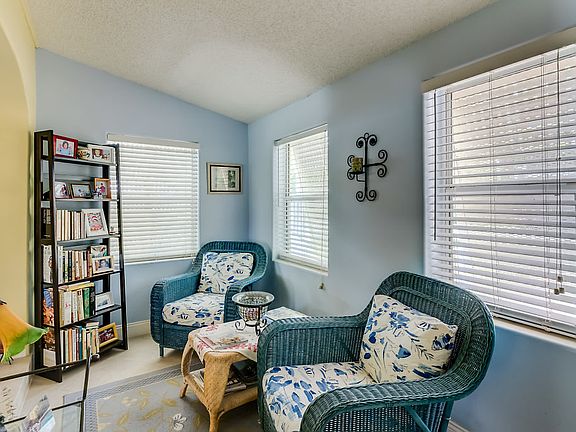 3rd image of 813 SW 20th St