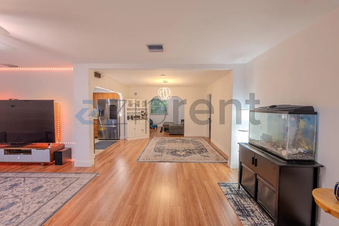 3 bed, 1734 sqft, $3,550 — Photo 2